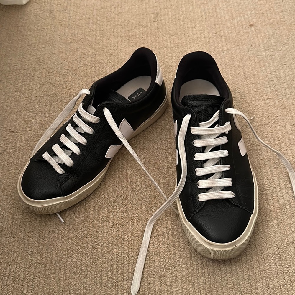 Black Veja size 8 Euro size 39 Tennis Shoe Sneaker